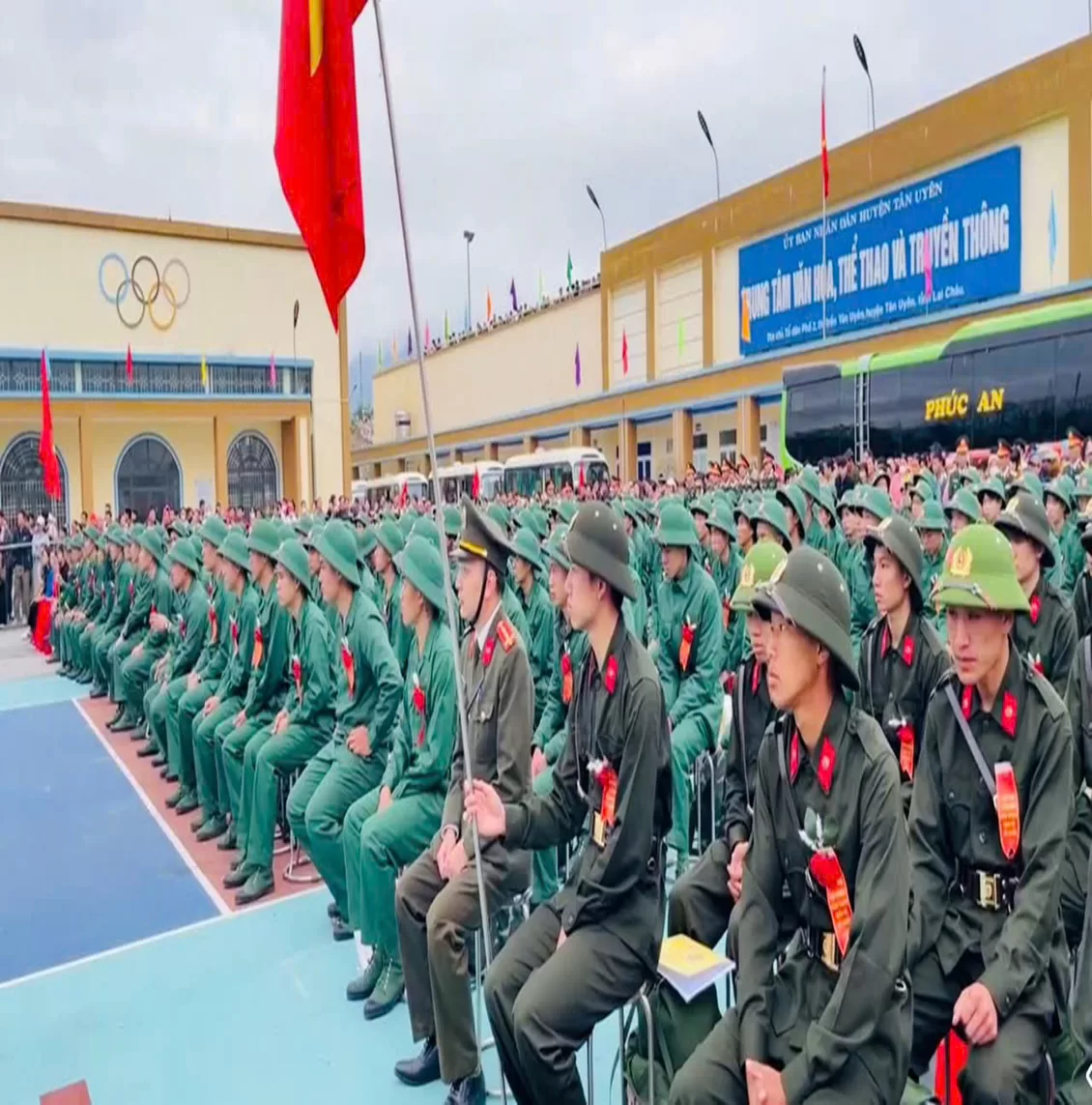 Toàn cảnh Lễ giao nhận quân năm 2026 tại điểm giao nhận quân số 5 (Tân Uyên)