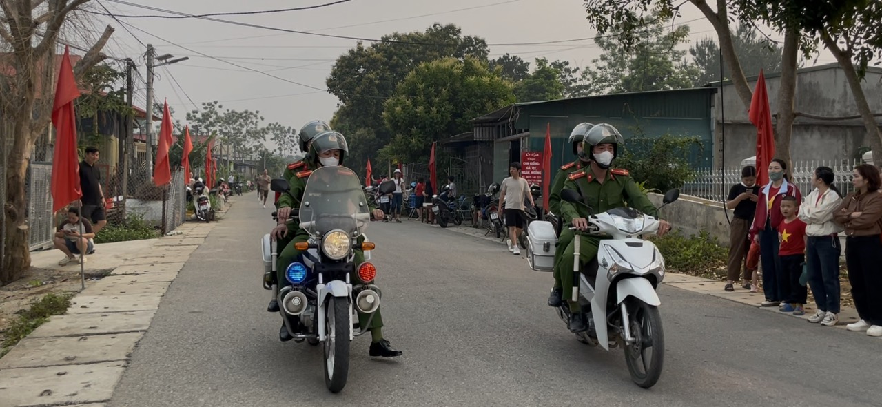 Tuần tra bảo đảm an ninh cho các vận động viên tham gia chạy