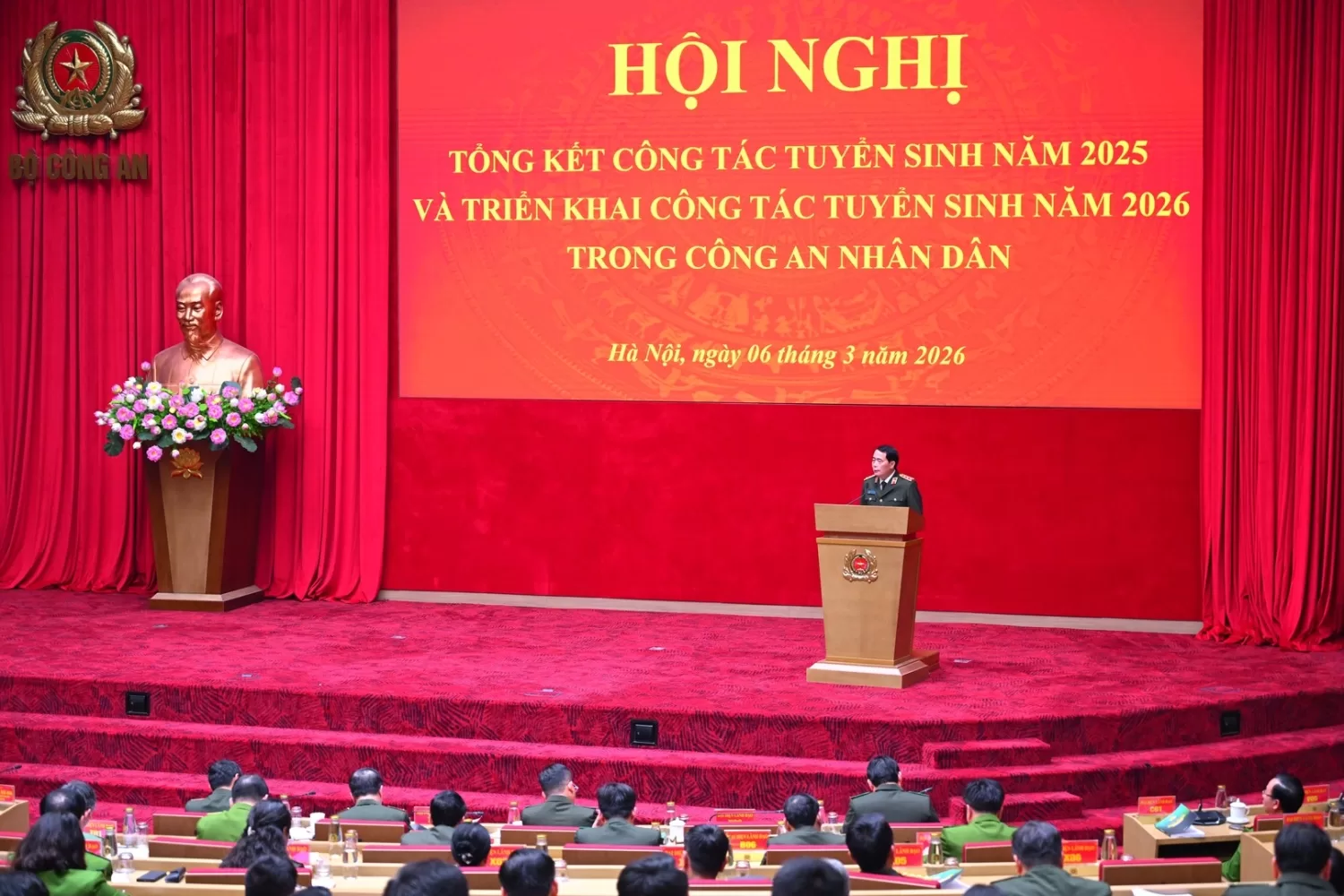 Thứ trưởng Lê Quốc Hùng chủ trì Hội nghị.