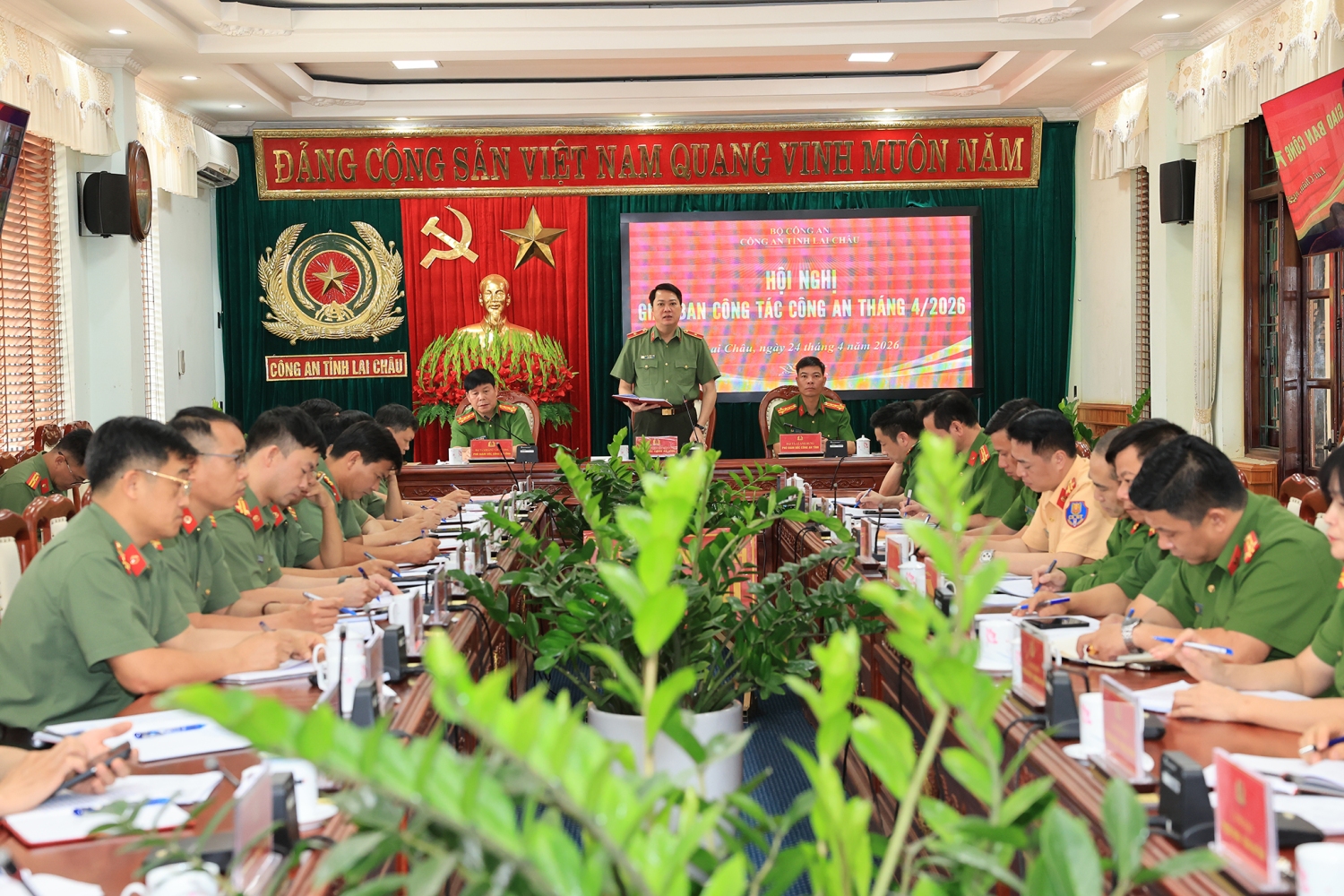 Thiếu tướng Nguyễn Viết Giang - Giám đốc Công an tỉnh phát biểu kết luận hội nghị.