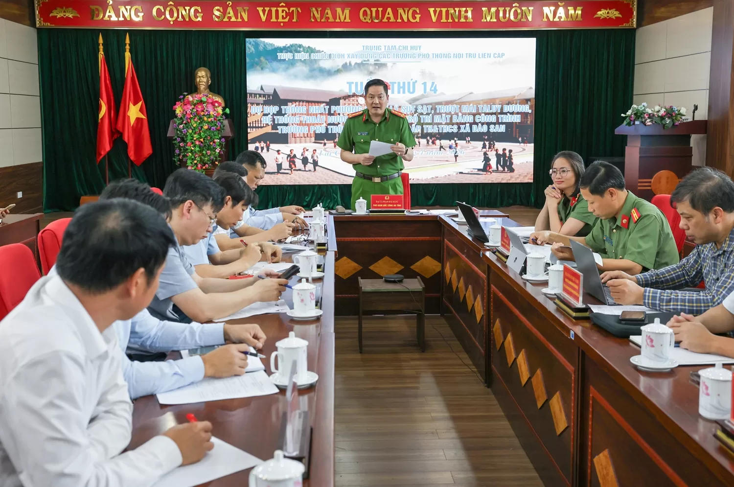 Đại tá Phạm Hải Đăng – Phó Giám đốc Công an tỉnh phát biểu tại buổi làm việc