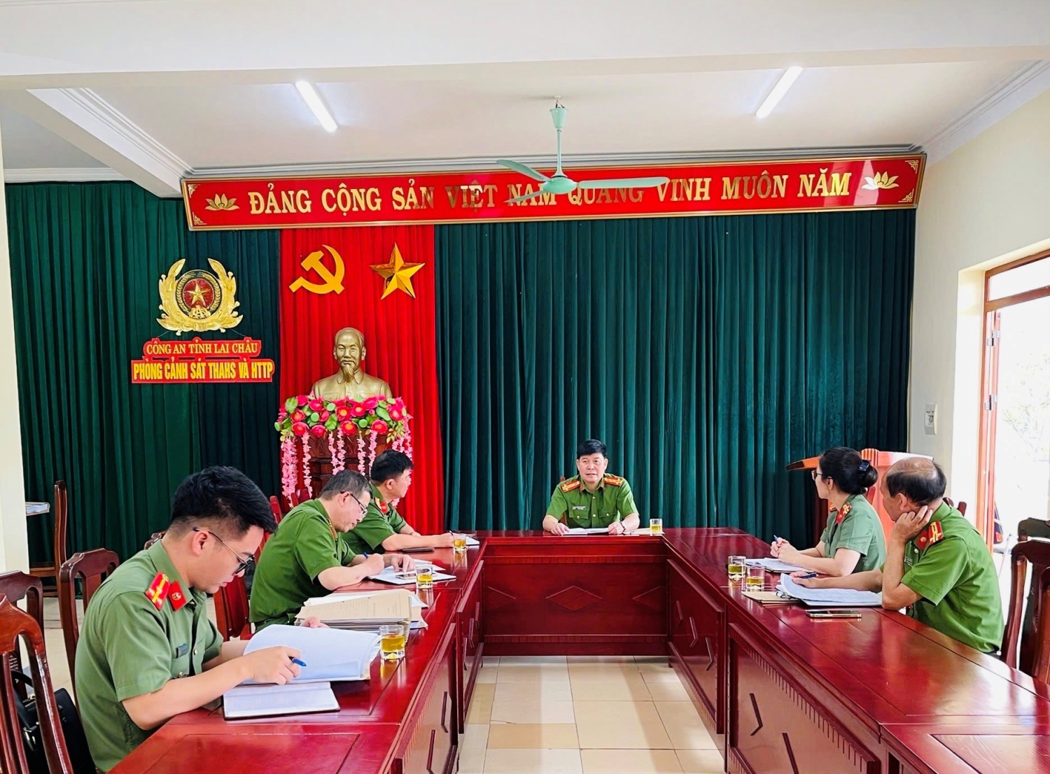 Hội đồng thẩm định hồ sơ đề nghị giảm thời hạn  chấp hành án cho phạm nhân đợt 30/4/2026