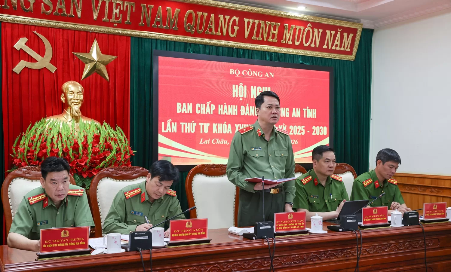 Tham dự hội nghị có các đồng chí trong Ban Thường vụ Đảng ủy Công an tỉnh