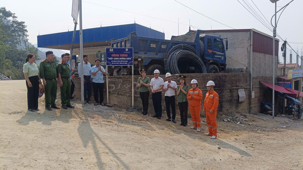 Các đơn vị đã tiến hành cắt băng khánh thành, kiểm tra, hướng dẫn người dân sử dụng, bảo quản hệ thống đèn nhằm phát huy hiệu quả lâu dài của công trình.