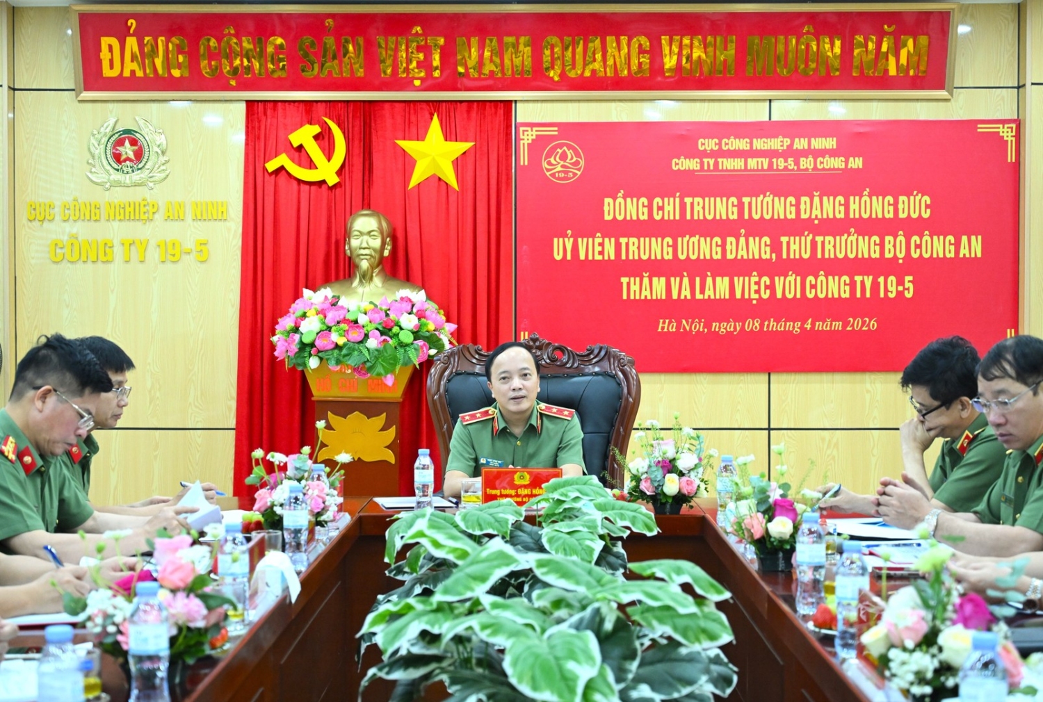 Thứ trưởng Đặng Hồng Đức chủ trì buổi làm việc