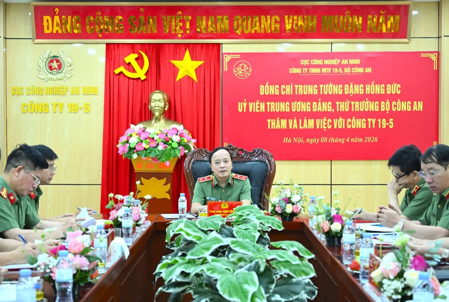 Thứ trưởng Đặng Hồng Đức chủ trì buổi làm việc