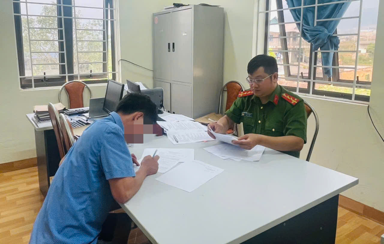 V.V.P làm việc tại cơ quan Công an