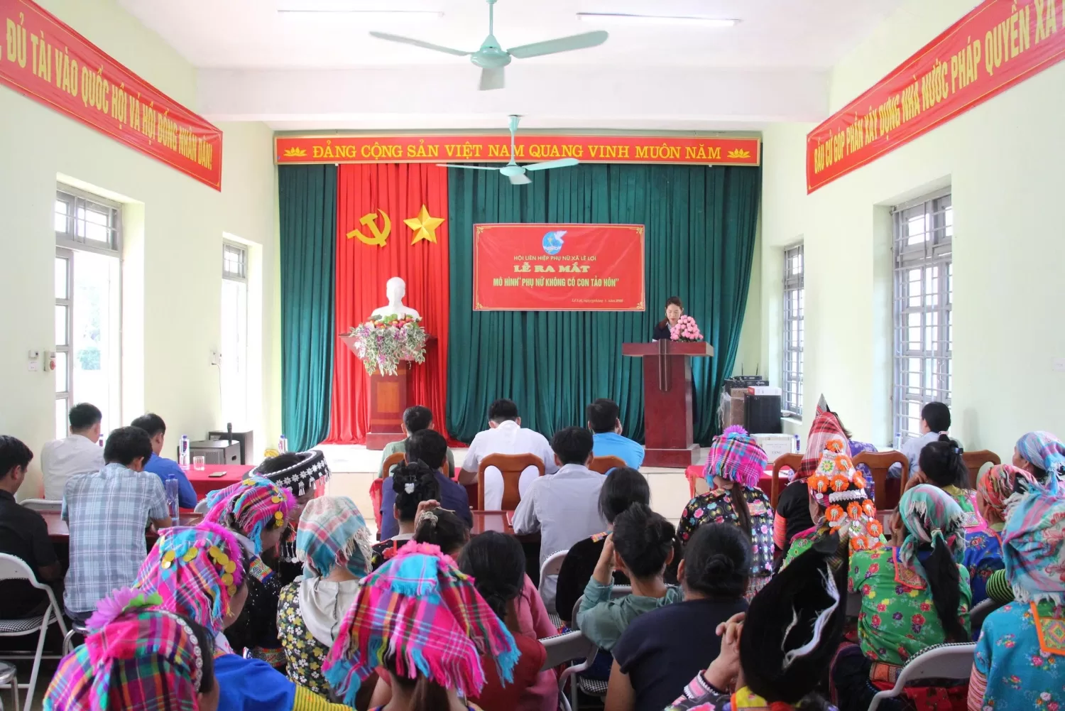 Công an xã Lê Lợi phối hợp tuyên truyền, vận động nhân dân không di dịch cư tự do và các quy định của pháp luật về xuất, nhập cảnh.