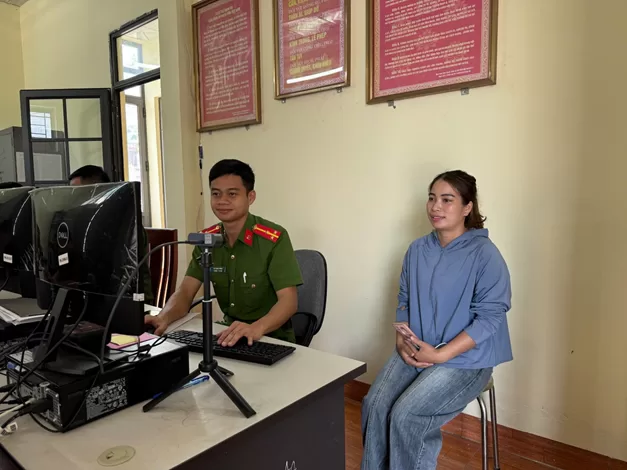 Công an xã thực hiện xác nhận cư trú, kích hoạt định danh điện tử mức 2