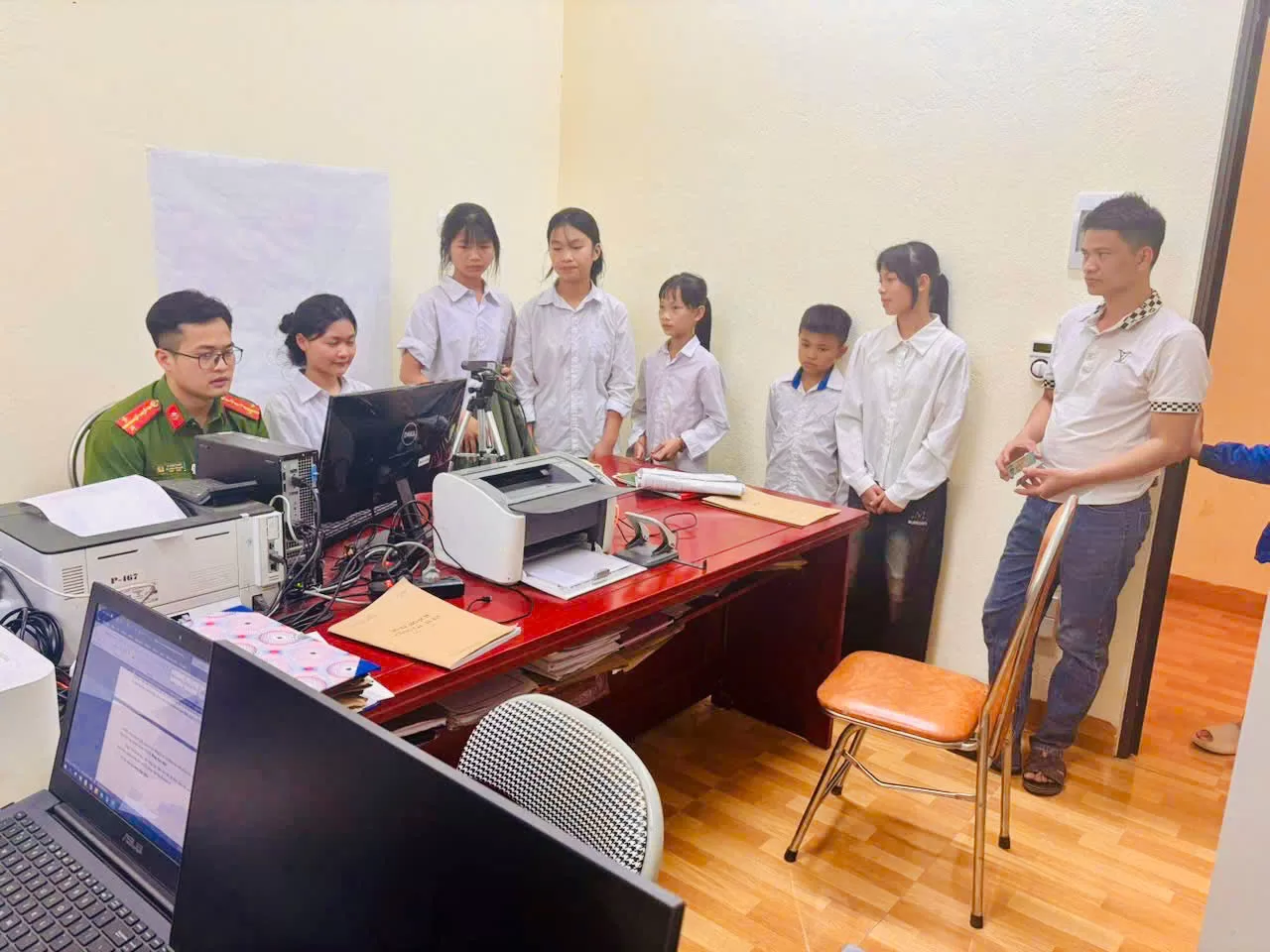 Thực hiện cấp định danh điện tử (VNeID) mức độ 2 cho học sinh