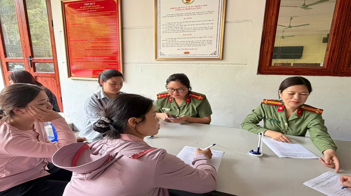Khẳng định vai trò phụ nữ Công an qua phong trào thi đua “ba nhất”
