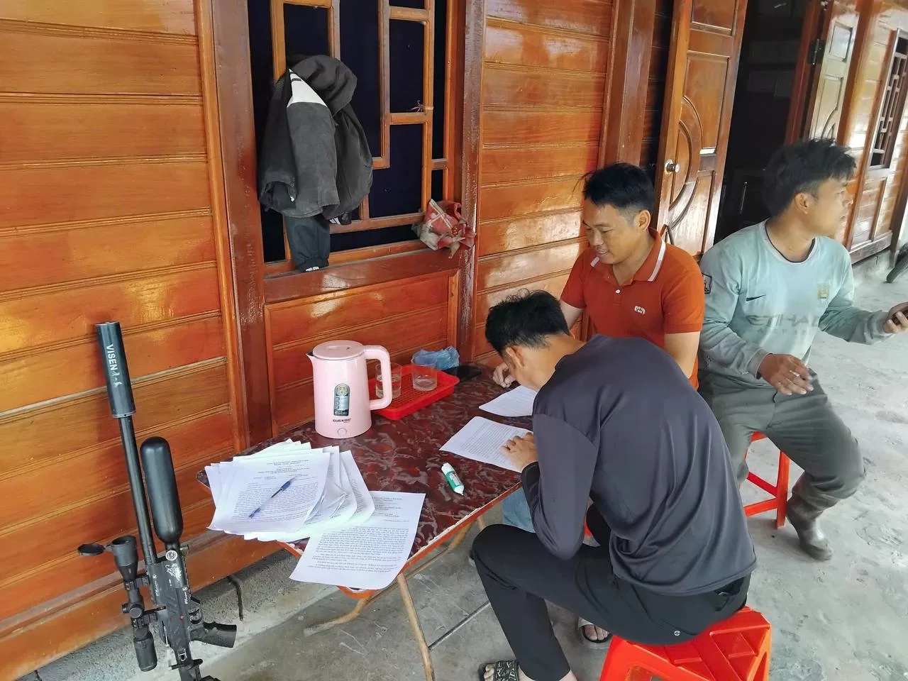 Cán bộ Công an xã Than Uyên kịp thời cứu người bị nạn trên đường công tác