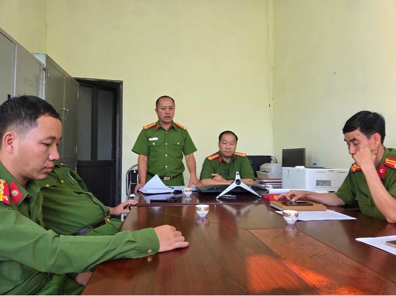 Lãnh đạo ban chỉ huy họp triển khai các biện pháp phối hợp chính quyền địa phương tuyên truyền PCCCR trong cao điểm nắng nóng