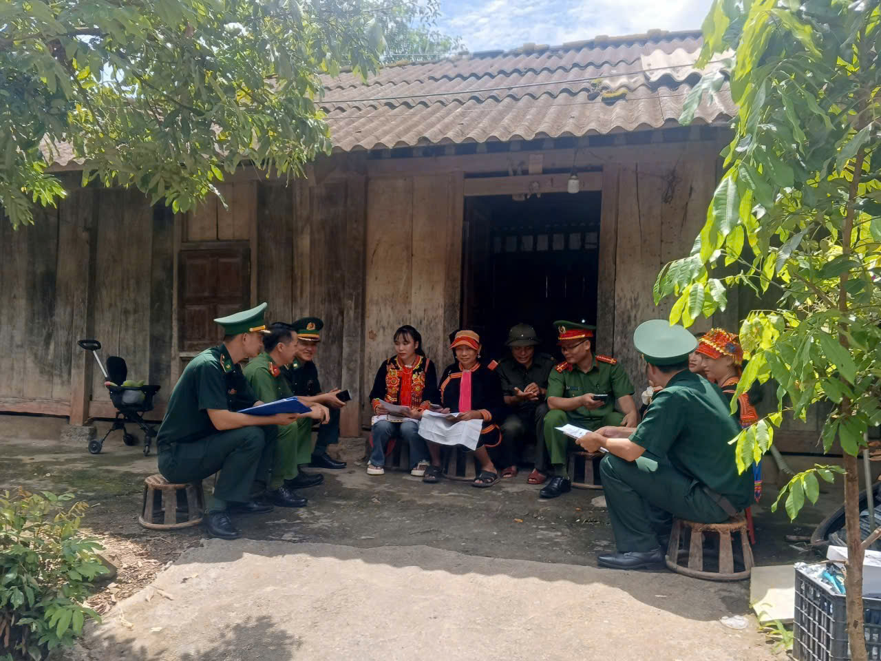 Lực lượng Cảnh sát QLHC về TTXH phối hợp với các lực lượng làm tốt công tác tuyên truyền, phổ biến giáo dục pháp luật