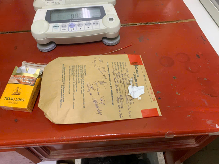 Đối tượng Đinh Văn Hùng bị bắt quả tang tại hiện trường