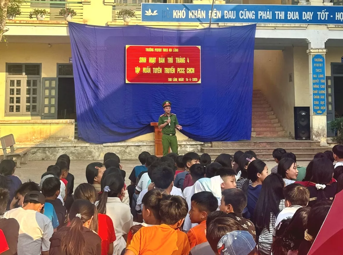 Công an xã tuyên truyền về công tác phòng chống cháy, nổ