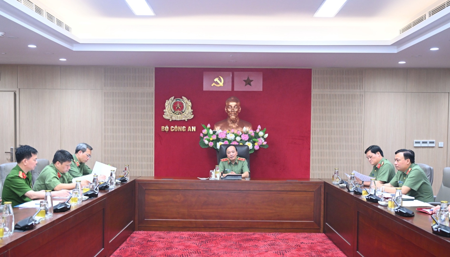 Thứ trưởng Đặng Hồng Đức chủ trì cuộc họp.