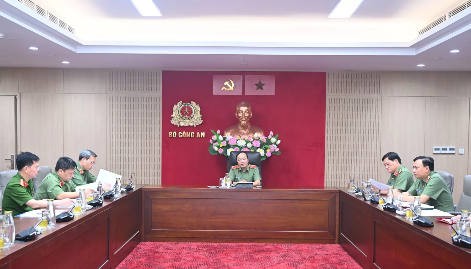 Thứ trưởng Đặng Hồng Đức chủ trì cuộc họp.