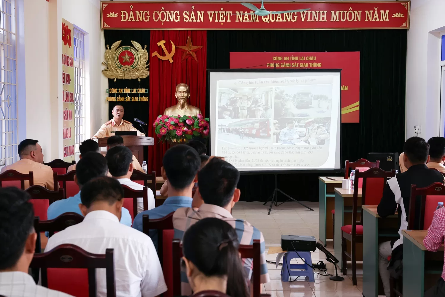Tuyên truyền pháp luật về Luật trật tự, an toàn giao thông và hoạt động vận tải đường bộ