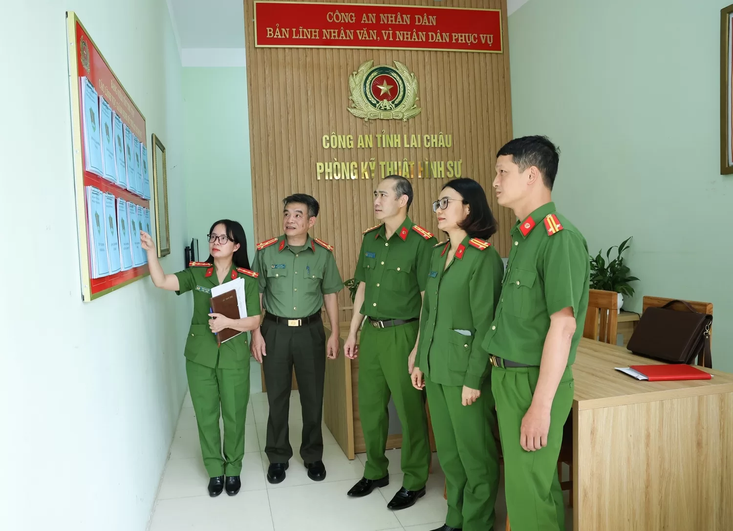 Các thủ tục trưng cầu, yêu cầu giám định lịch tiếp cơ quan, tổ chức, cá nhân được niêm yết công khai