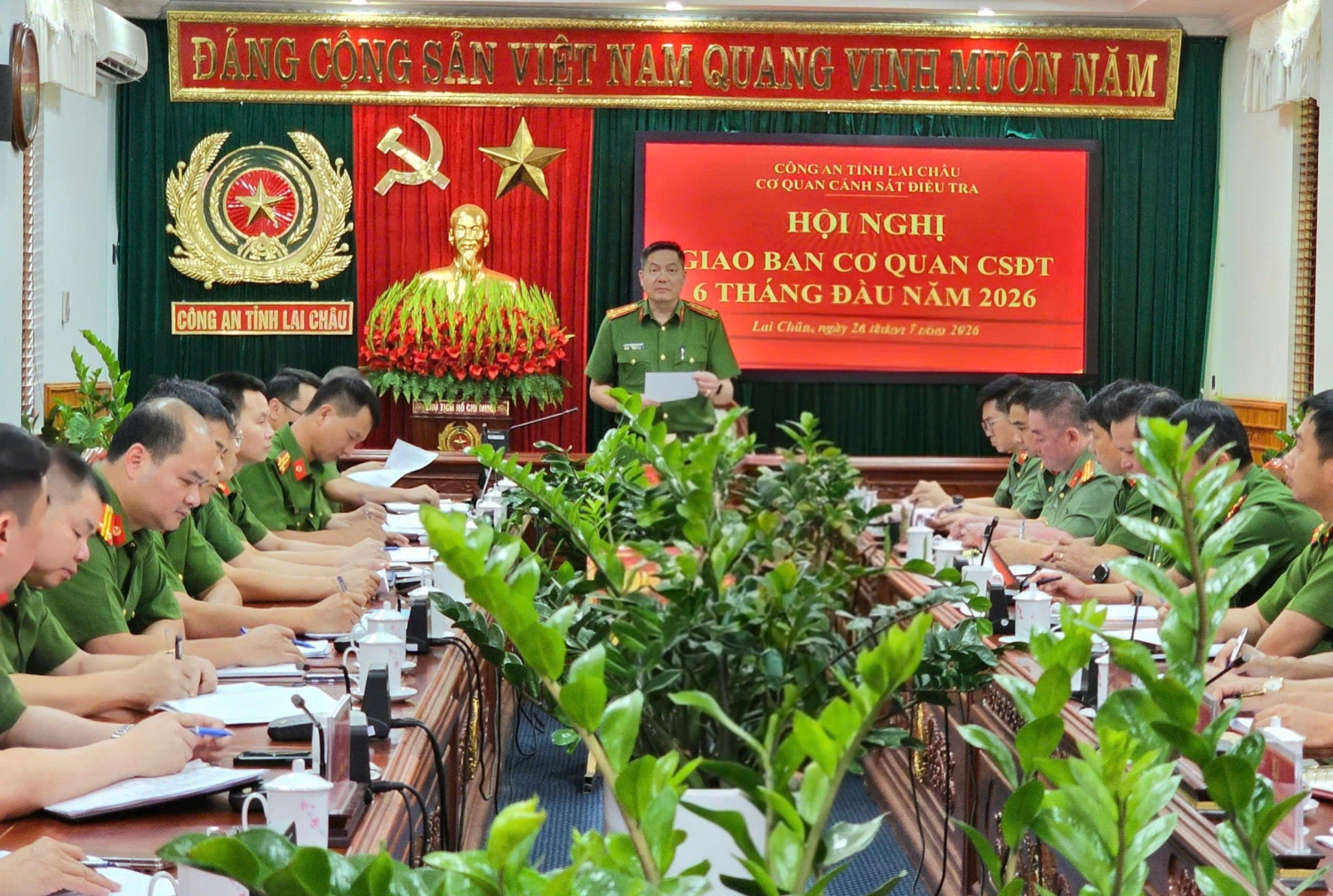 Đồng chí đại tá Phạm Hải Đăng - Phó Giám đốc Thủ trưởng Cơ quan Cảnh sát điều tra phát biểu tại Hội nghị