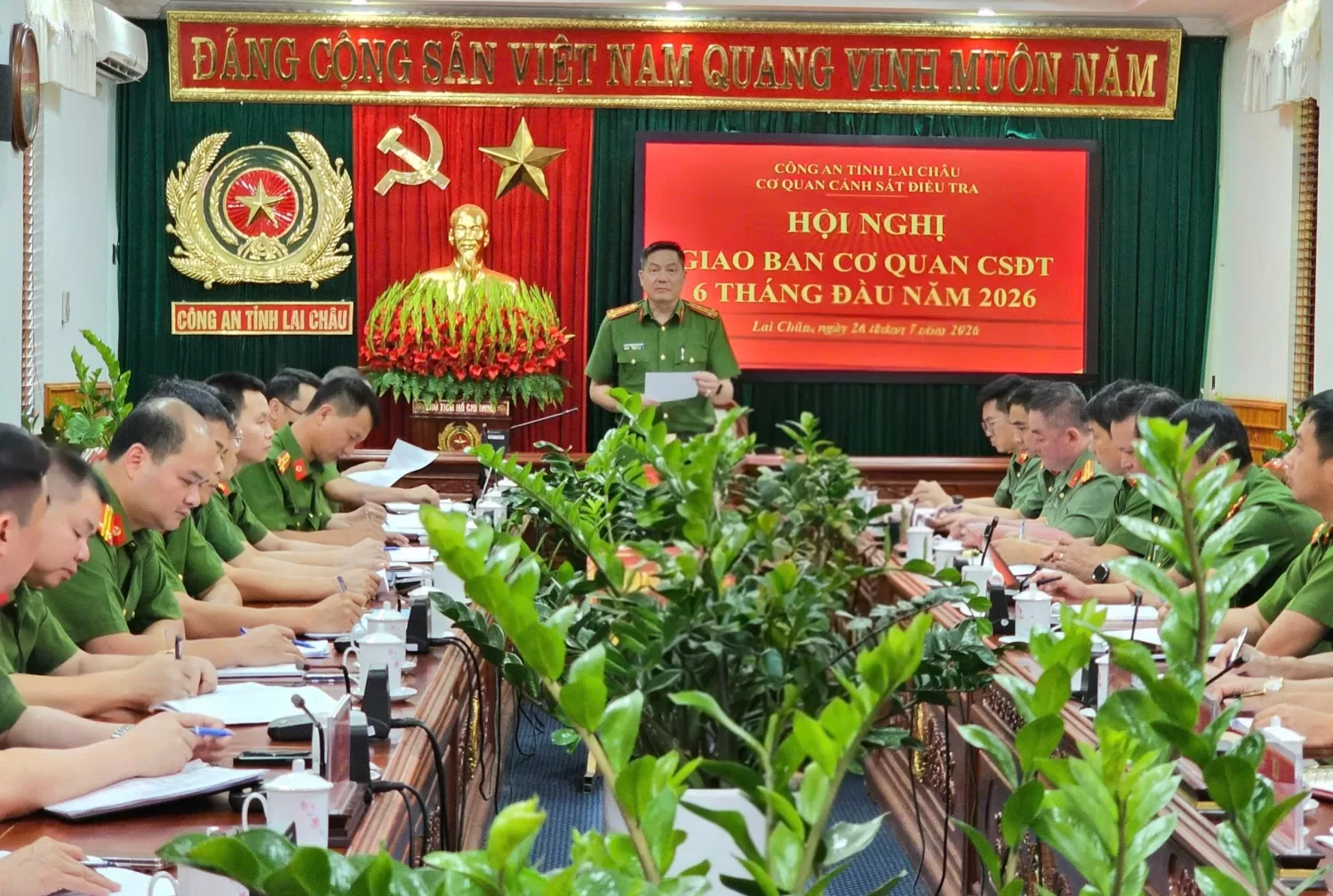Đồng chí đại tá Phạm Hải Đăng - Phó Giám đốc Thủ trưởng Cơ quan Cảnh sát điều tra phát biểu tại Hội nghị