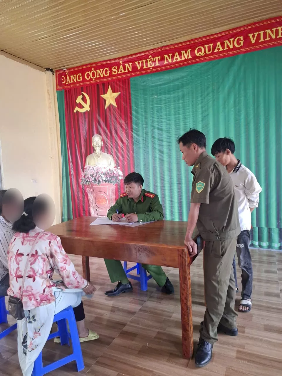 Công an xã Pa Ủ phát hiện, xử lý 02 công dân xuất nhập cảnh trái phép