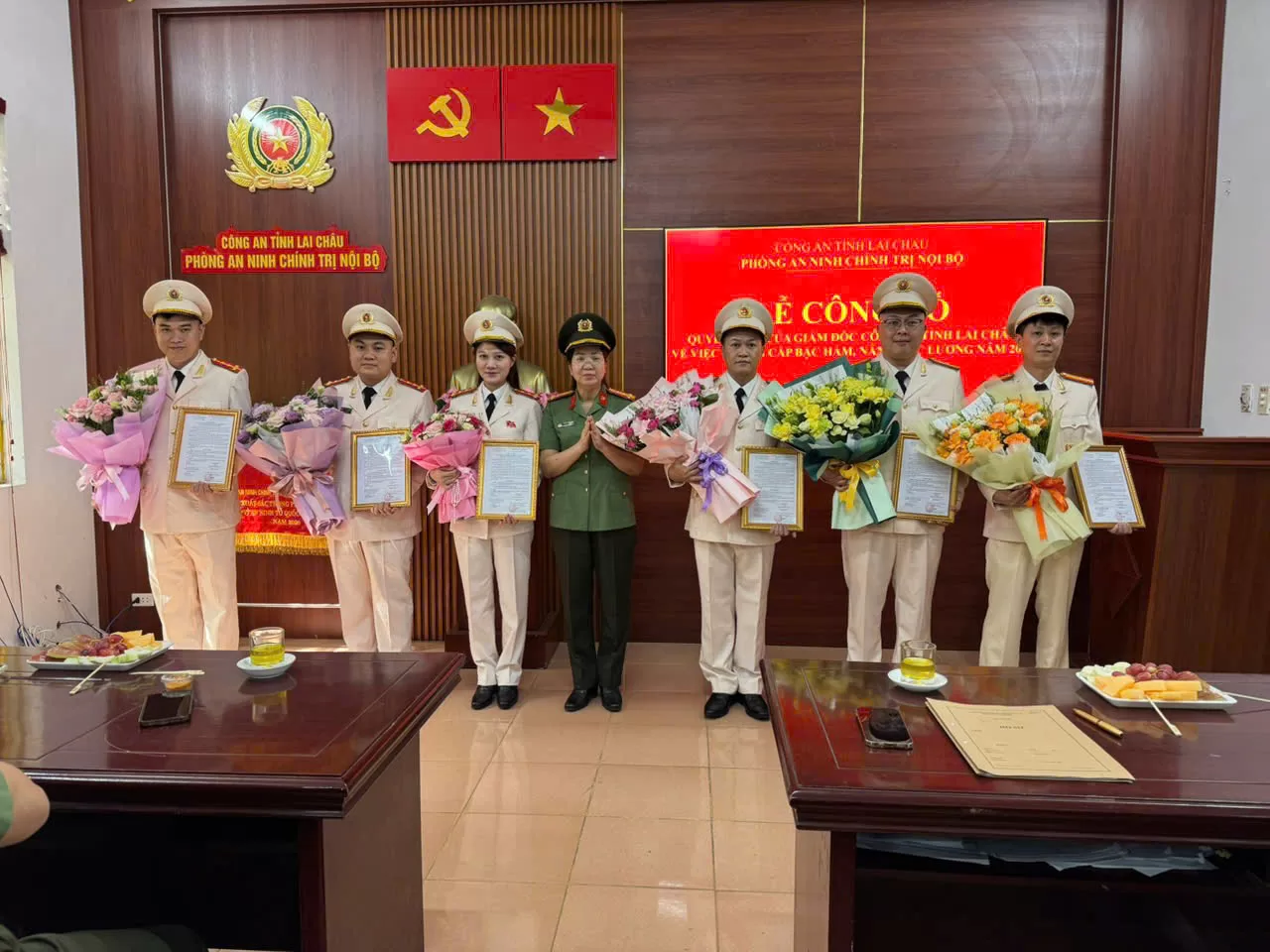 Phòng An ninh chính trị nội bộ công bố quyết định thăng cấp bậc hàm, nâng lương năm 2026