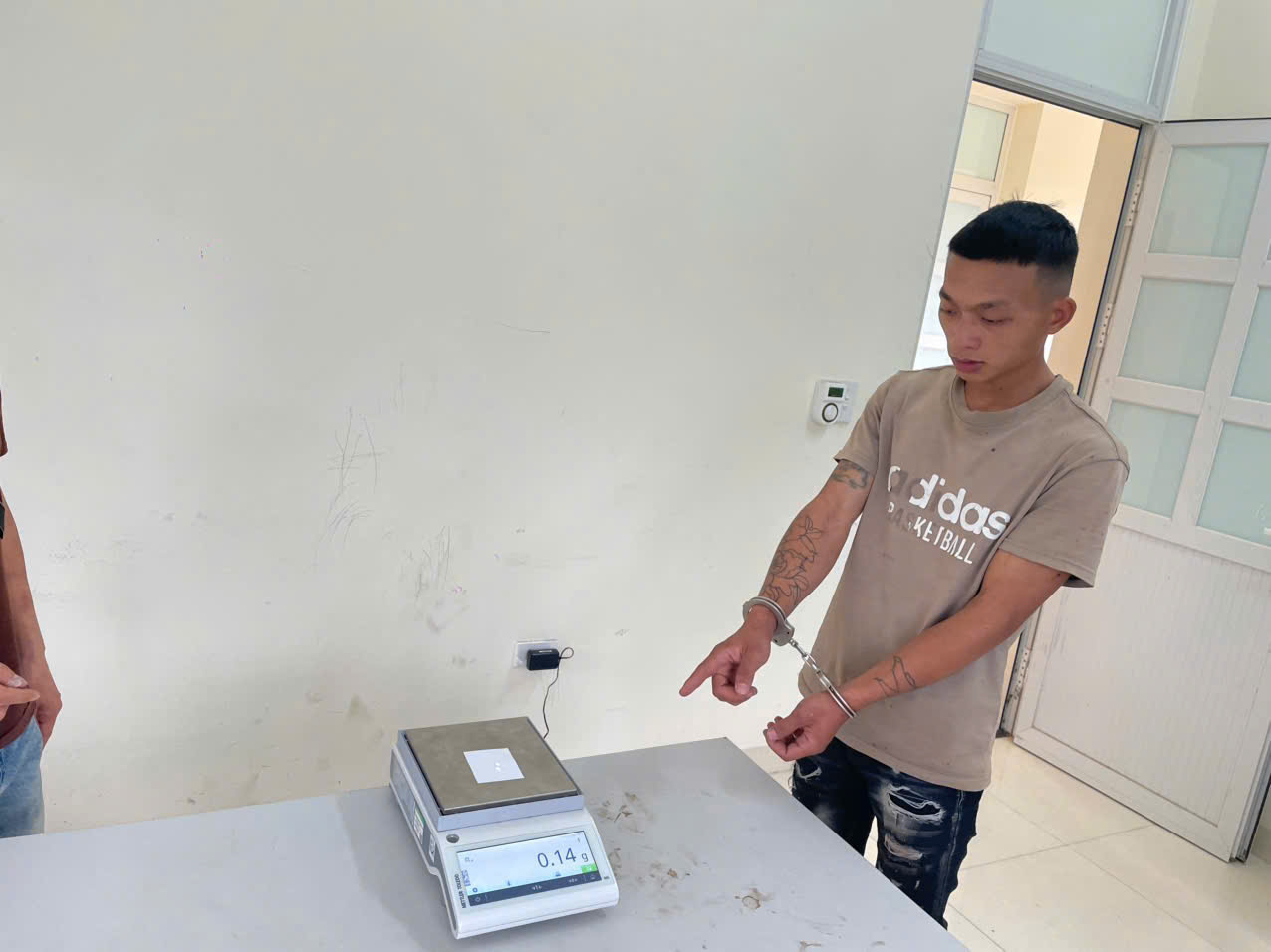 Đối tượng tại trụ sở Công an xã Phong Thổ.