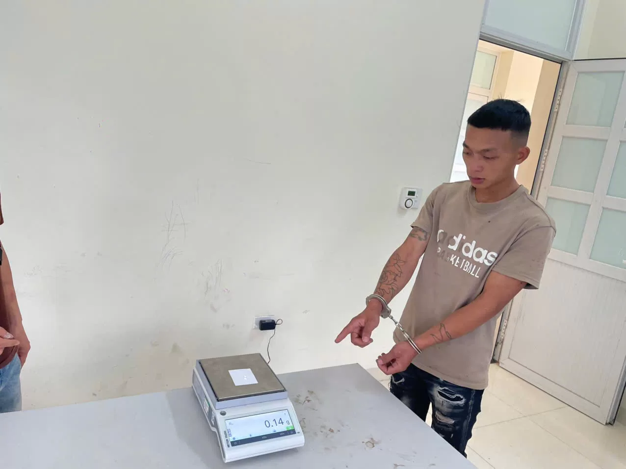 Đối tượng tại trụ sở Công an xã Phong Thổ.