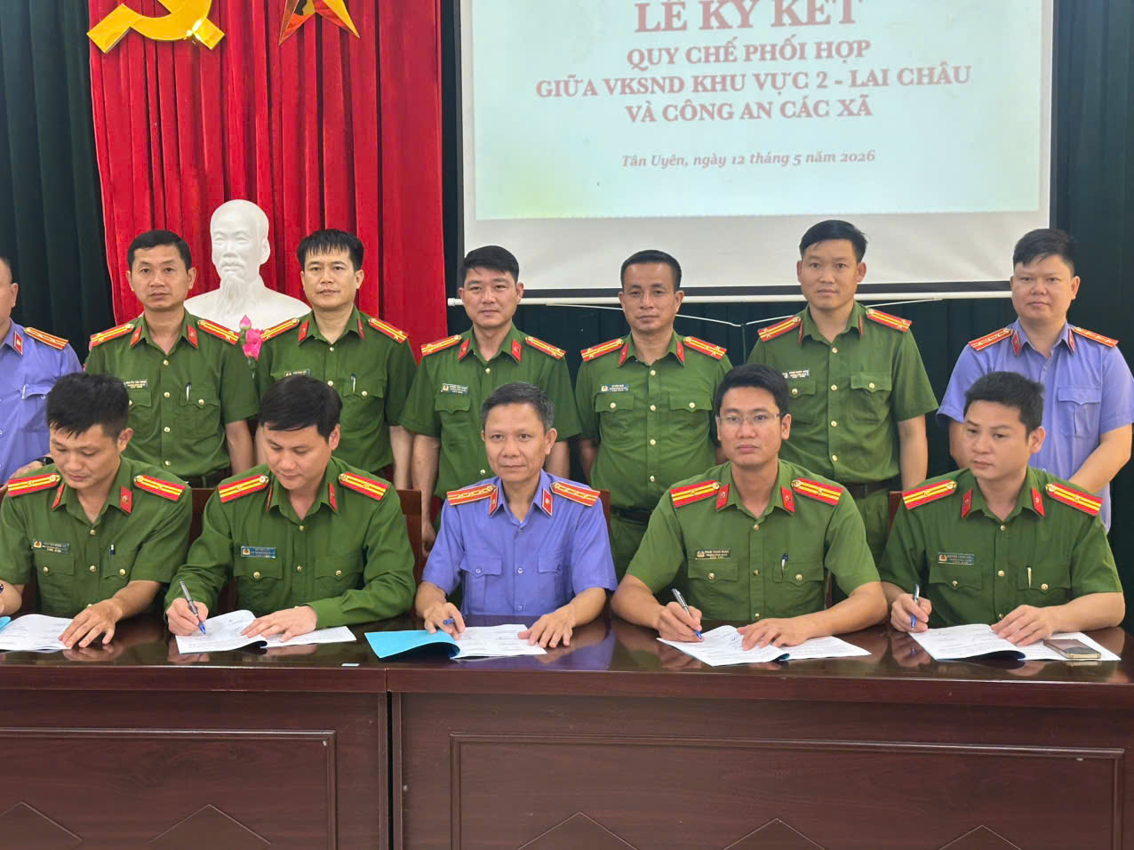 Các đại biểu dự Hội nghị ký kết Quy chế