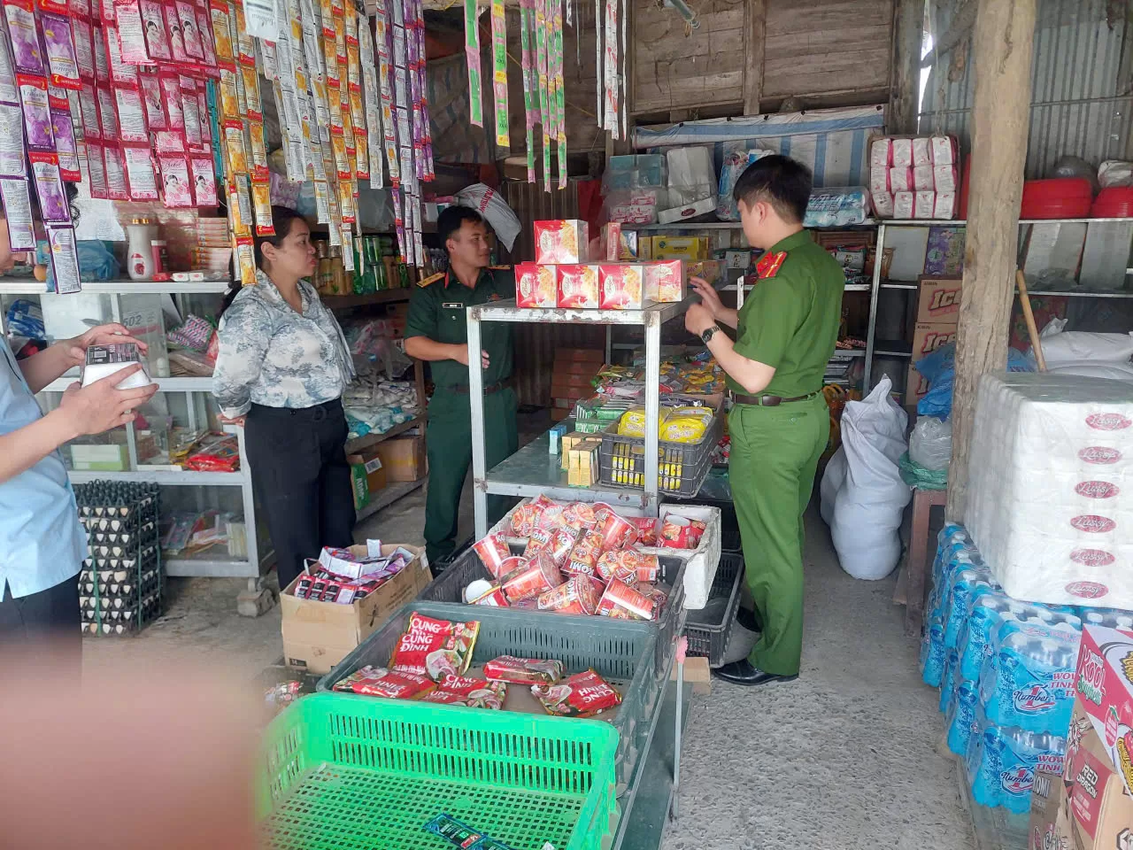 Công an xã Lê Lợi thực hiện “Tháng hành động vì an toàn thực phẩm” năm 2026.