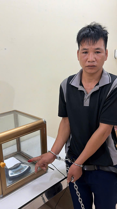 Đối tượng Lò Văn Chiêu và tang vật bị thu giữ
