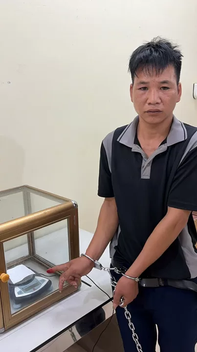 Đối tượng Lò Văn Chiêu và tang vật bị thu giữ