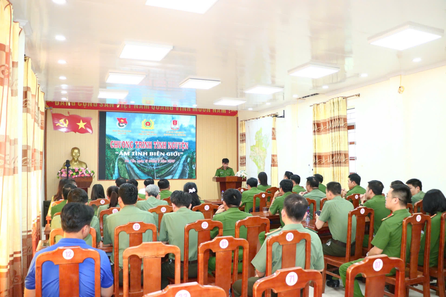Chương trình “Ấm tình biên giới” do Đoàn TNCS HCM xã phối hợp cùng Ban Thanh niên Công an tỉnh Lai Châu và Lớp Cao cấp lý luận chính trị hệ tập trung TT4, TT5 – Học viện Cảnh sát nhân dân tổ chức tại xã Pa Tần