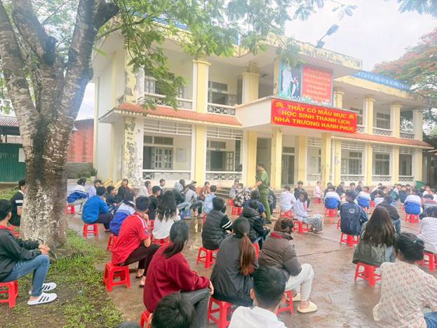 Toán cảnh buổi tuyên truyền