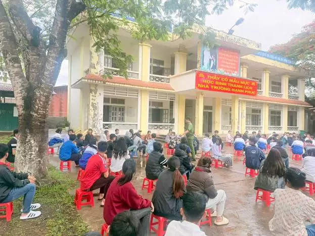 Các học sinh được yêu cầu đến Công an xã để làm việc