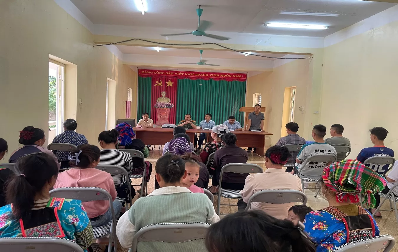 Cán bộ công an xã tuyên tuyền nhận thức, kỹ năng phòng tránh tai nạn đuối nước cho học sinh trước dịp nghỉ hè