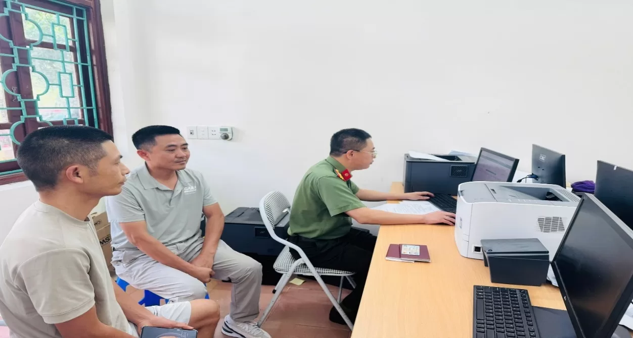 Phòng Quản lý xuất nhập cảnh tăng cường công tác cấp thủ tục cho người nước ngoài dịp lễ 30/4 và 01/5