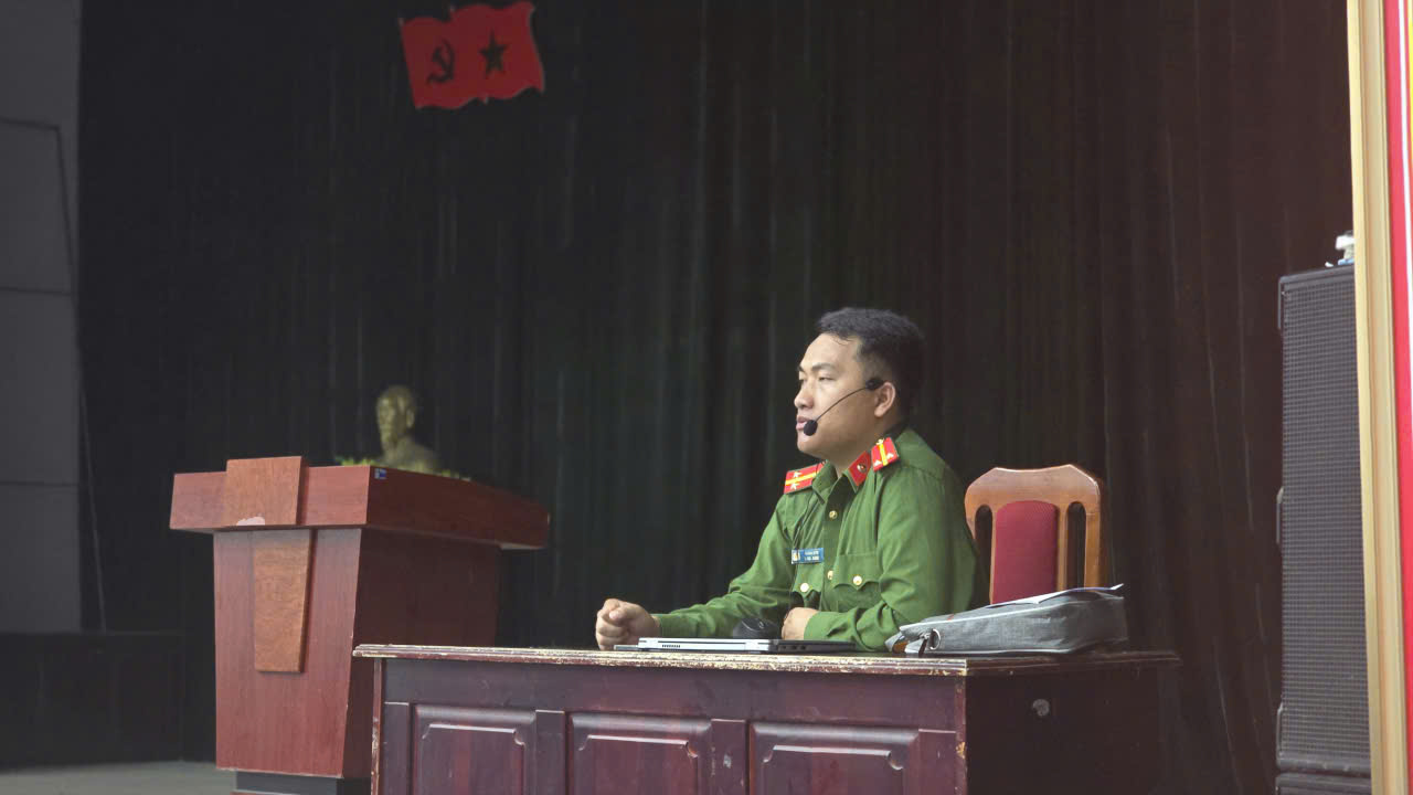 CBCS công an xã Nậm Hàng tại buổi tuyên truyền