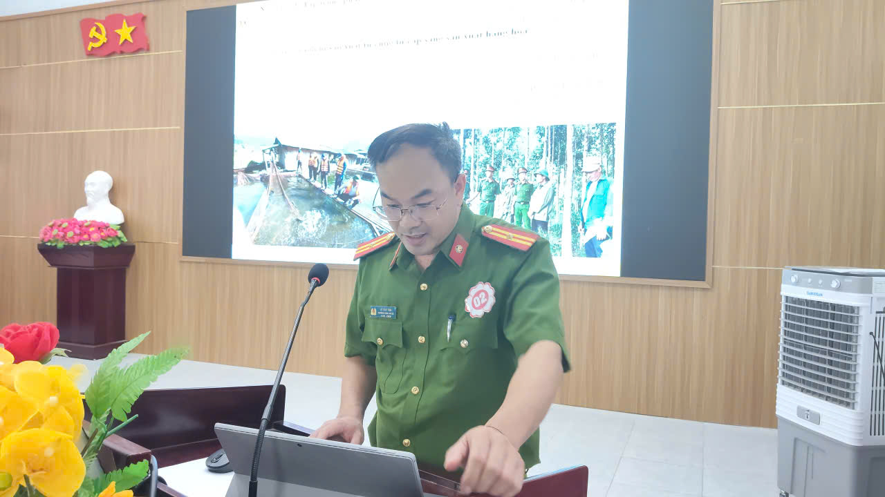Đồng chí Lò Văn Trái – Bí thư chi bộ, trưởng Công an xã tham dự hội thi