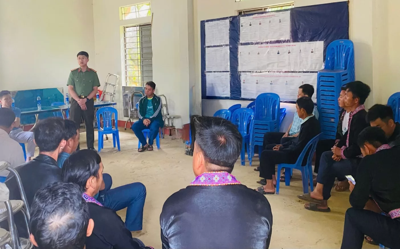 CBCS Phòng An ninh nội địa, Công an tỉnh Lai Châu tuyên truyền pháp luật, cảnh giác với tội phạm lợi dụng không gian mạng tại bản Làng Vây 1, xã Phong Thổ