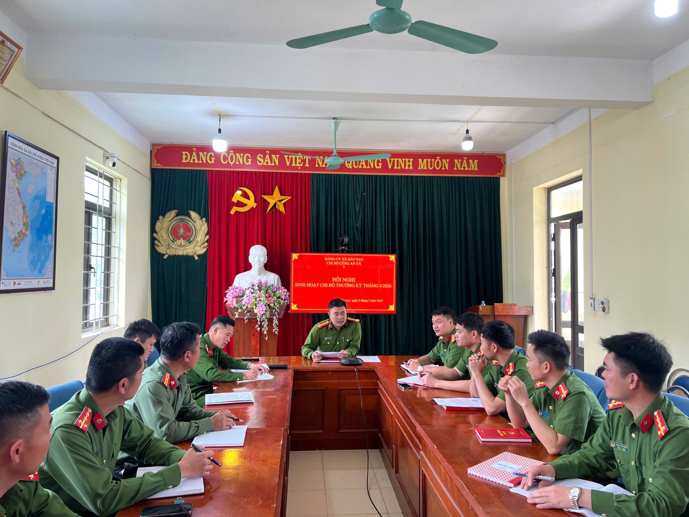 Chi bộ Công an xã Dào San tổ chức sinh hoạt thường kỳ tháng 5/2026