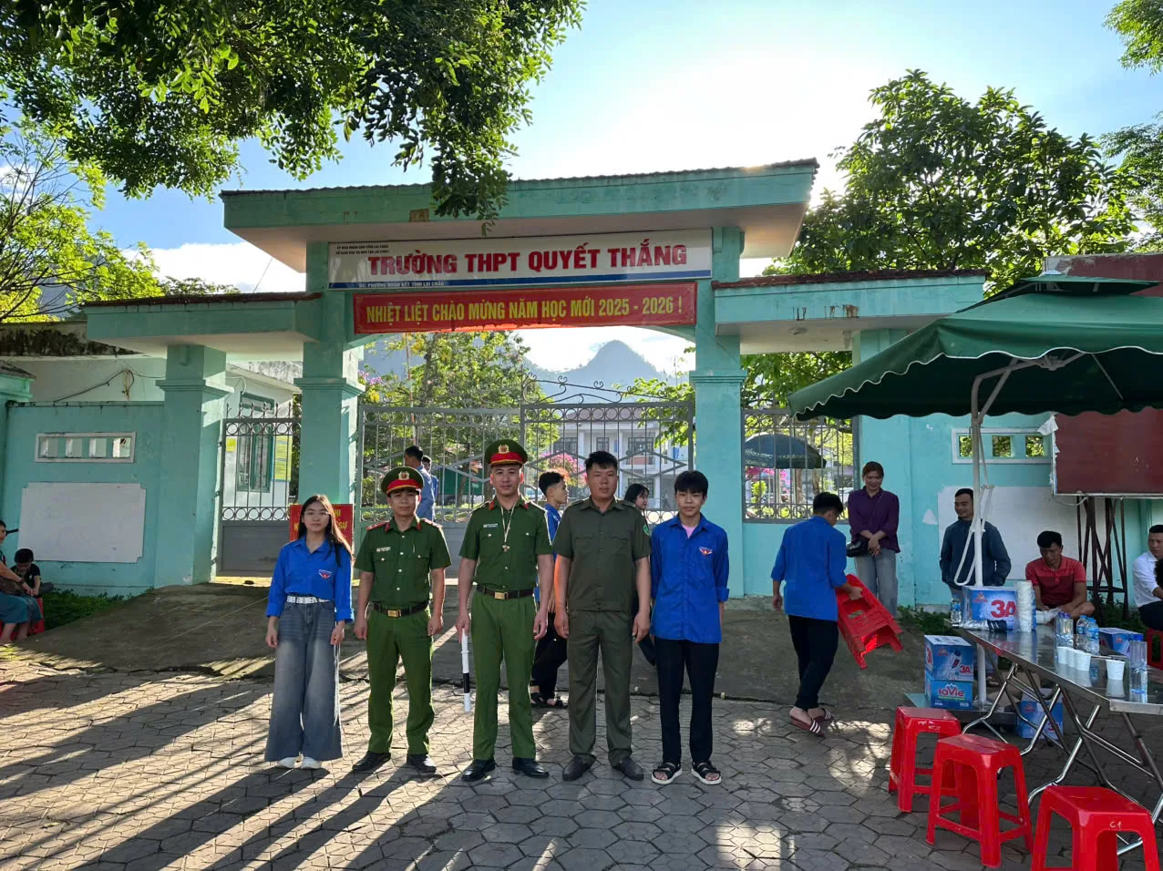 Công an phường Đoàn Kết bảo đảm ANTT kỳ thi tuyển sinh vào lớp 10.
