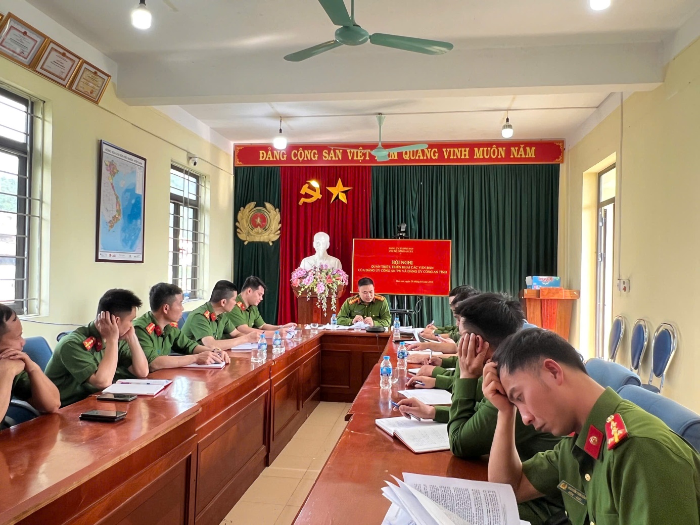 Lãnh đạo đơn vị quán triệt nội dung Hội nghị