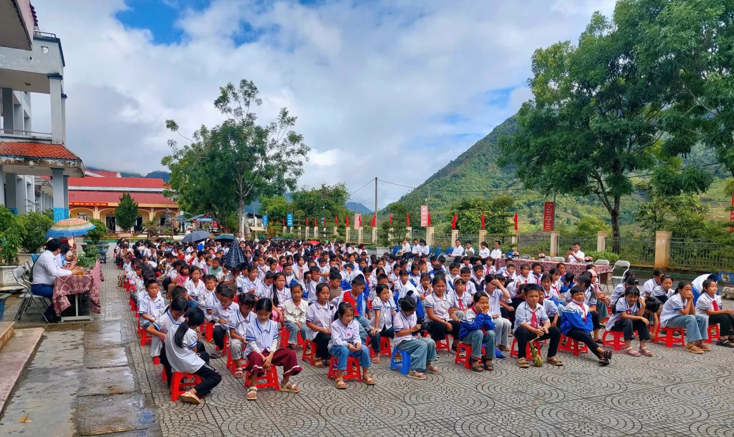 Toàn cảnh buổi tuyên truyền tại Trường PTDTBT Tiểu học - THCS Can Hồ.