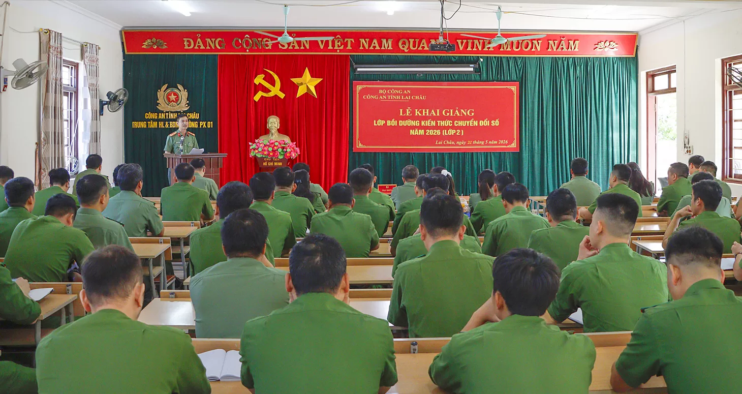 Toàn cảnh lễ Khai giảng lớp thứ 2 về bồi dưỡng kiến thức chuyển đổi số