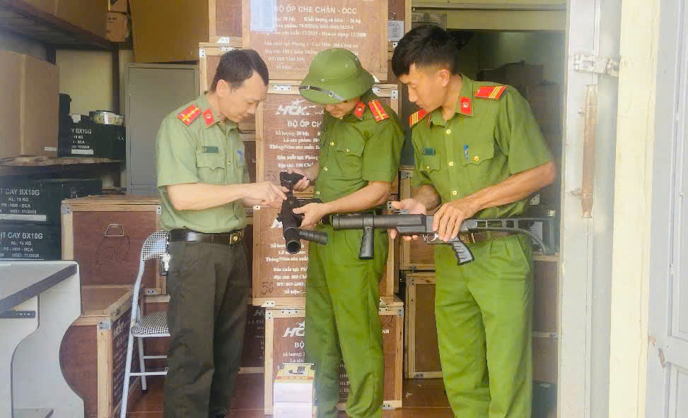 công tác cấp phát Vũ khí, CCHT cho các đơn vị