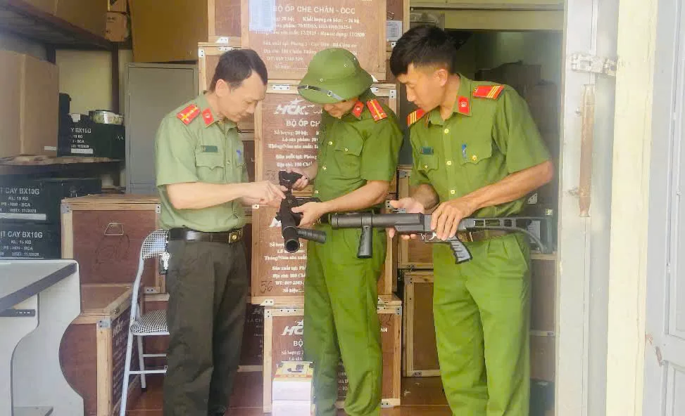 công tác cấp phát Vũ khí, CCHT cho các đơn vị