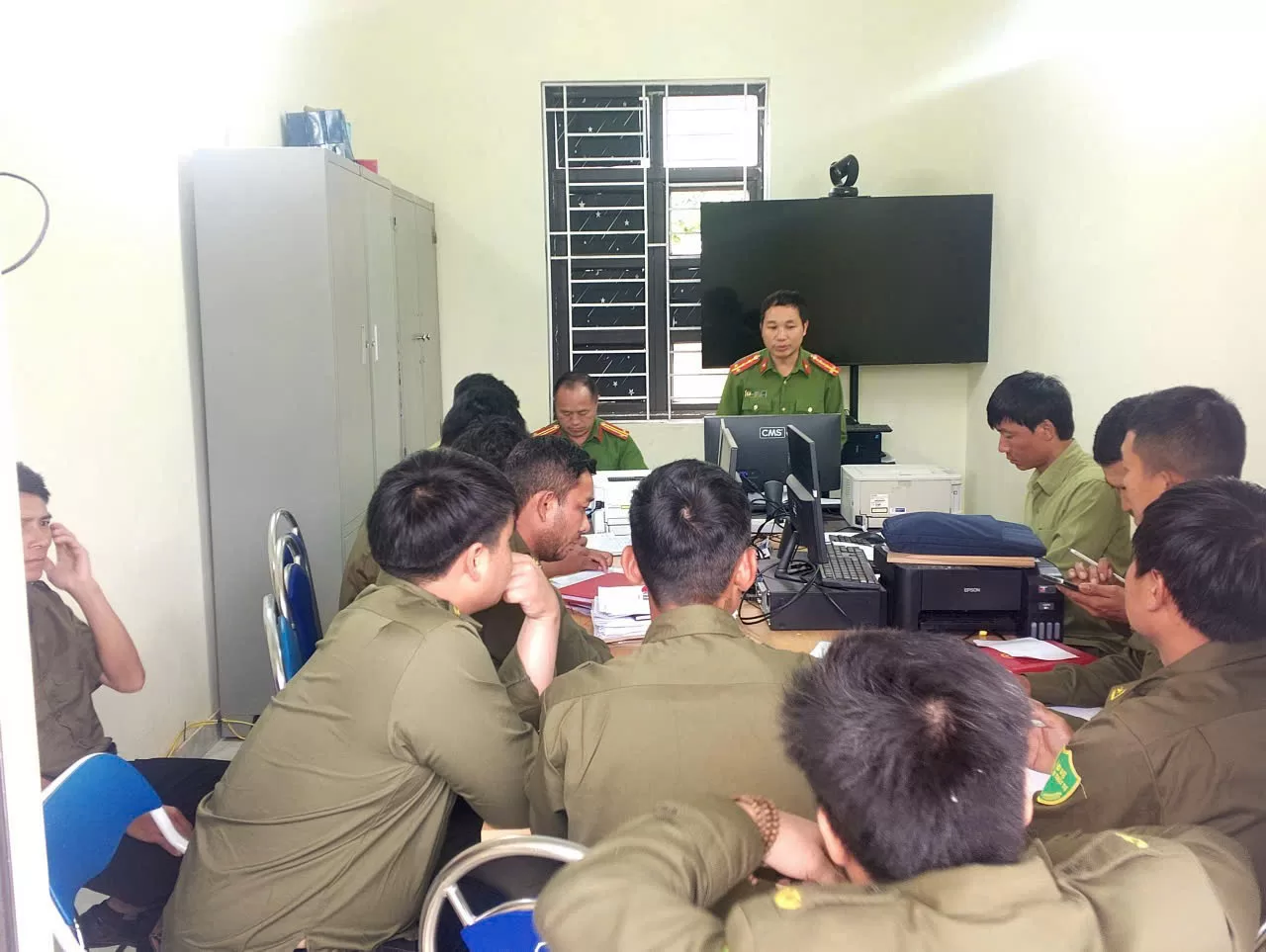 Công an xã Mù Cả phối hợp với lực lượng Biên phòng, các ban, ngành đoàn thể xã triển khai công tác bảo đảm ANTT trên tuyến Quốc lộ 4H